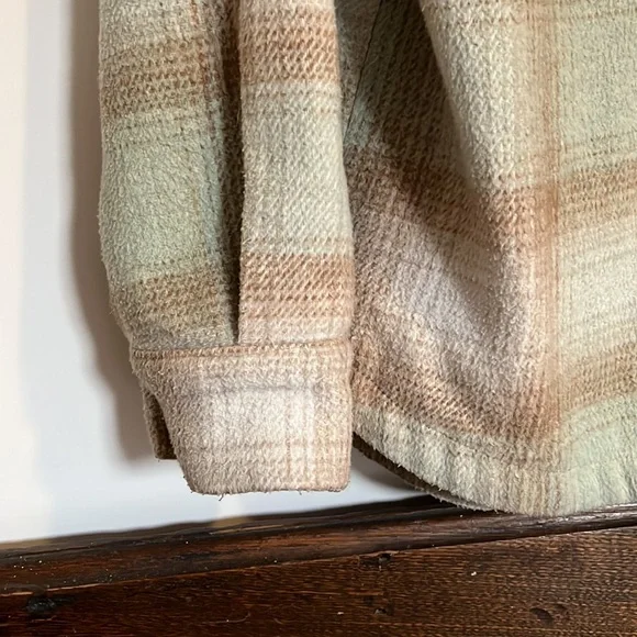 Ladies plaid shacket - Picture 4 of 5